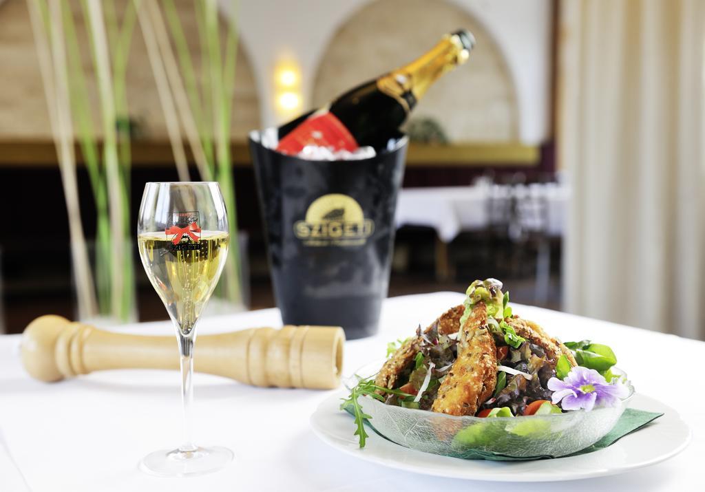 Hotel Zur Post Illmitz Ngoại thất bức ảnh