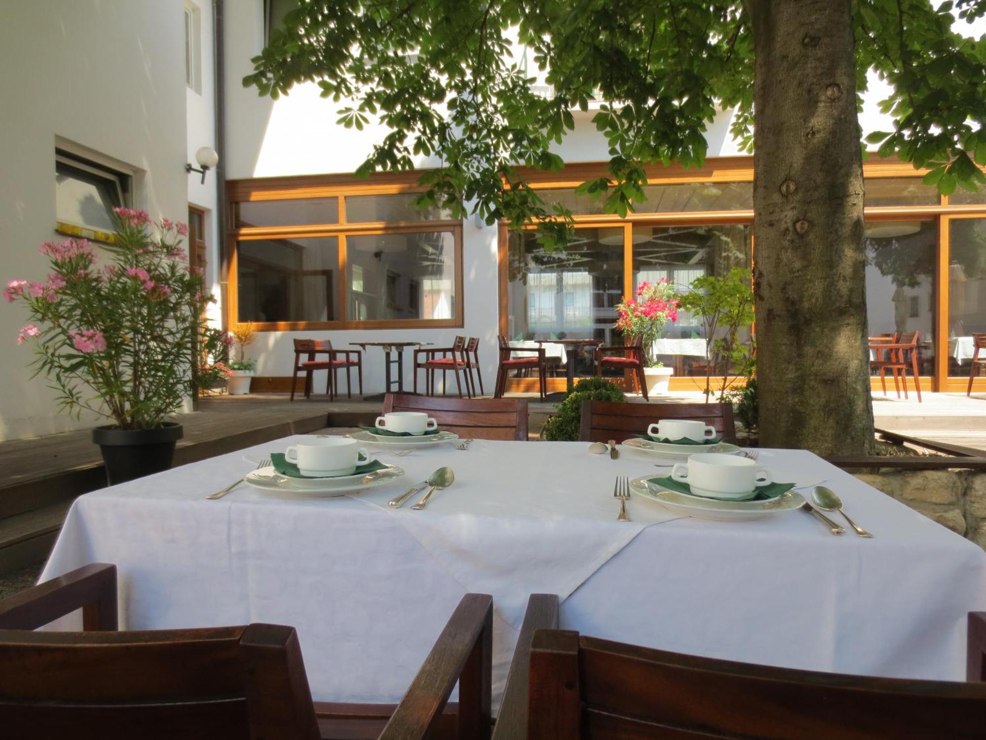 Hotel Zur Post Illmitz Ngoại thất bức ảnh