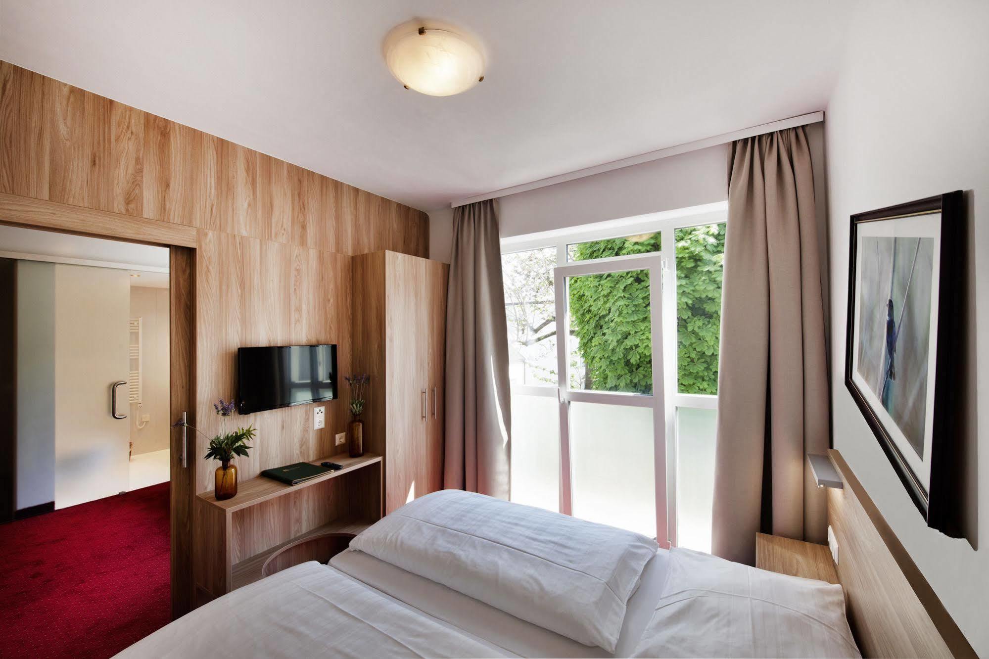 Hotel Zur Post Illmitz Ngoại thất bức ảnh