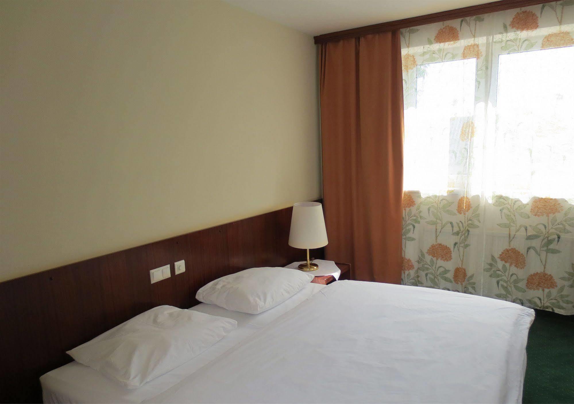Hotel Zur Post Illmitz Ngoại thất bức ảnh