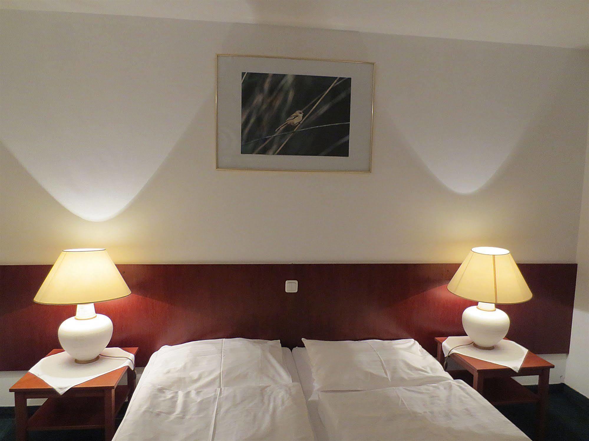 Hotel Zur Post Illmitz Ngoại thất bức ảnh